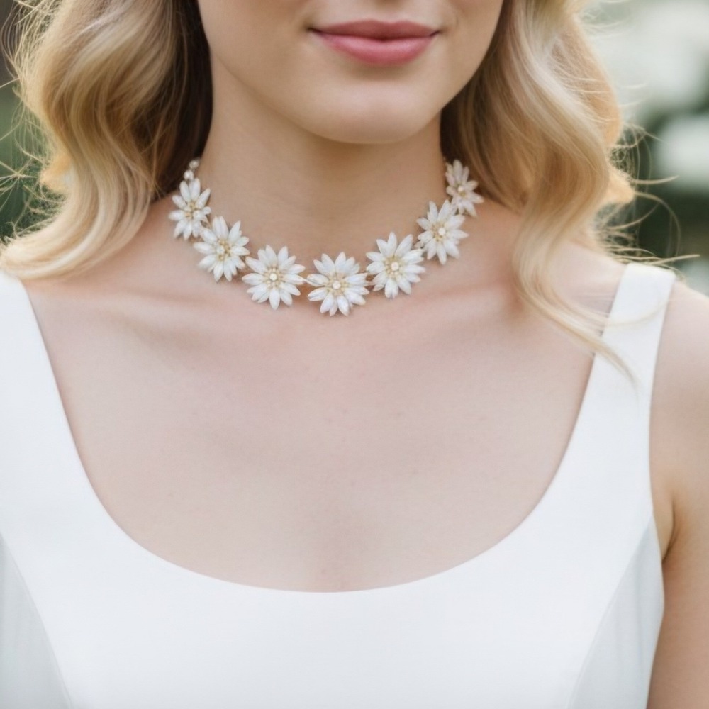 Vintage Coro‎ White Daisy Choker Rhinestone Floral Necklace Cottagecore Bridal